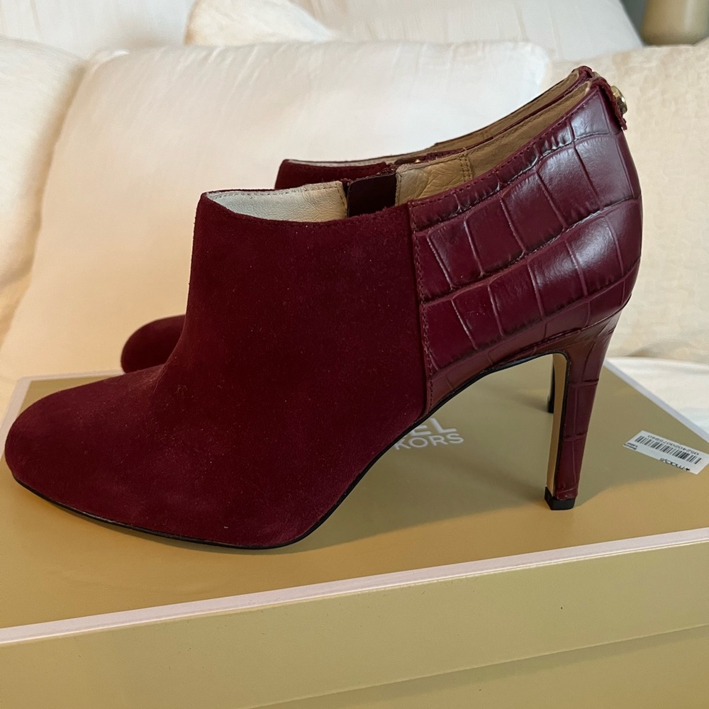 NIB Michael Kors Merlot suede “Sammy” ankle boot 7m